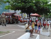 Atividade dos bombeiros atrai atenção de moradores da orla