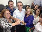 Renan ao lado da ministra Ideli Salvatti entregou kits a conselhos tutelares de Alagoas