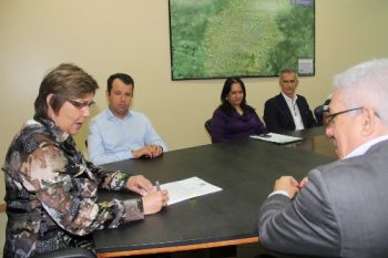 Termo que contempla a universidade com terreno de antigo presídio.