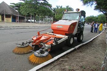 Novas máquinas estão auxiliando na limpeza nos bairros de Maceió