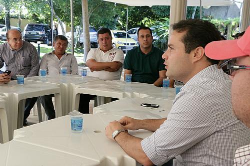 Renan Filho debate prioridades do Agreste com vereadores da região