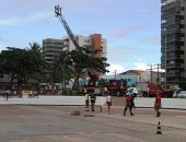 Atividade dos bombeiros atrai atenção de moradores da orla