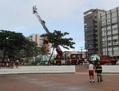 Atividade dos bombeiros atrai atenção de moradores da orla