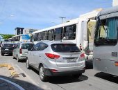 Acidente deixa o trânsito caótico na Avenida Álvaro Calheiros