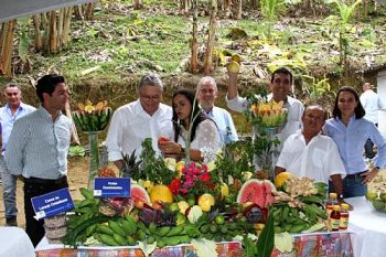 Governador visita agricultores familiares do Vale da Pelada