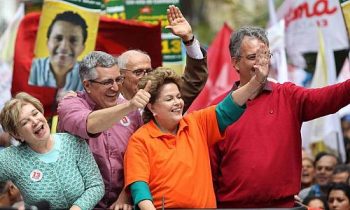 Candidata à reeleição, a presidente Dilma Rousseff ao lado de Alexandre Padilha, que disputa o governo de SP