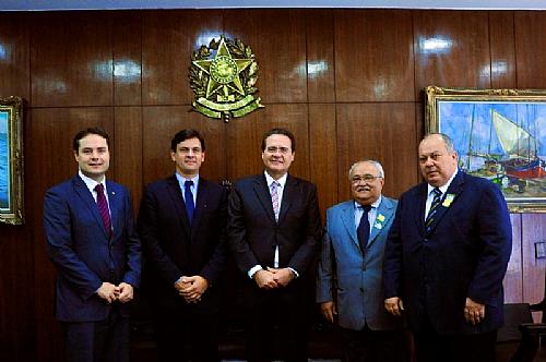 Renan recebeu prefeitos alagoanos no gabinete da presidência do Senado