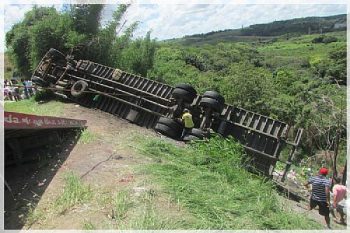 Caminhoneiro sobrevive a acidente grave no Pilar