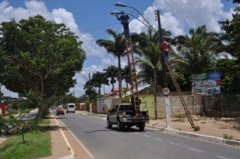 As substituições fazem parte do programa de revitalização da Iluminação Pública Municipal, a qual levará serviços de qualidade às comunidades arapiraquenses.