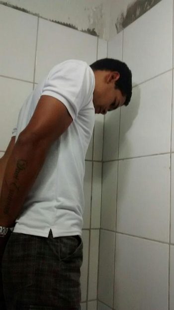 Jovem é preso com arma