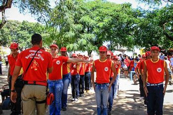 Bombeiros mirins recebem uniformes da Prefeitura de Maceió nesta sexta