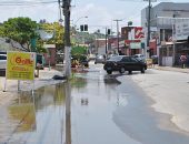 Vazamento provoca transtornos e deixa trânsito lento na Av. Comendador Leão