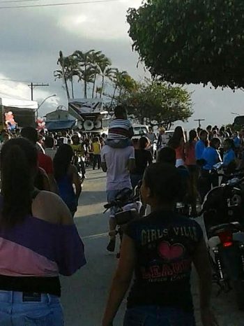 Após o tiroteio, moradores da região deixaram o local do evento