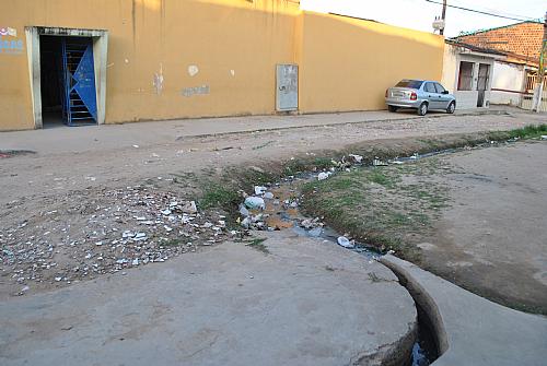 Incômodo há mais de um ano: Moradores de Viamão reclamam de esgoto a céu  aberto