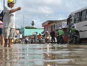 Bairro ‘submerso’: nível de rios e lagoas ainda não baixaram em Maceió