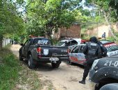 Policiais seguiram em perseguição por uma estrada de barro