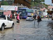 Bairro ‘submerso’: nível de rios e lagoas ainda não baixaram em Maceió