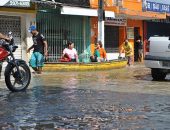 Bairro ‘submerso’: nível de rios e lagoas ainda não baixaram em Maceió