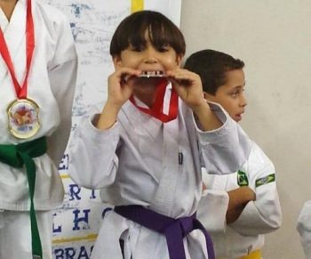 A mãe do atleta, Fernanda Cabral, esteve reunida com o vice-prefeito para buscar apoio