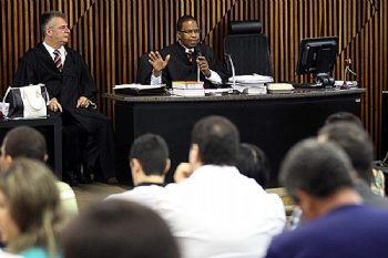 Magistrado John Silas conduz sessão de julgamento. Foto: Caio Loureiro