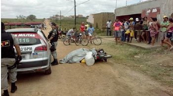 O local foi isolado pela polícia, que aguarda os procedimentos dos órgãos competentes.