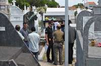 Mais uma etapa: exumação de soldado traia advogados, peritos, militares e familiares