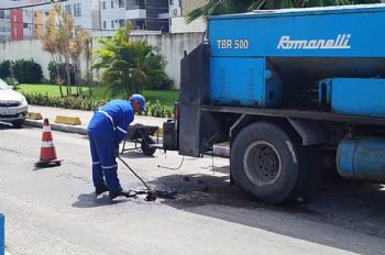 Equipe da Seminfra executa serviços em vias públicas de Maceió