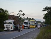 Apesar do susto e dos danos materiais, não há registro de feridos com gravidade.