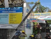 Ônibus derruba com poste no Centro de Maceió