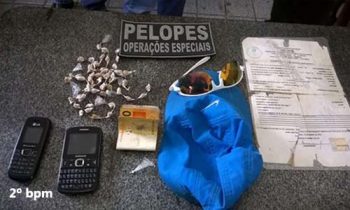 Com a dupla foram apreendidas 54 pedras de crack, além da quanti de R$ 87,00 em espécie