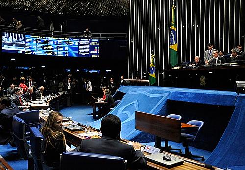 Senado economiza meio bilhão em dois anos, anuncia Renan