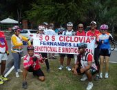 Ciclistas invadiram a via para cobrar do poder público a implantação de uma ciclovia na Avenida Fernandes Lima.