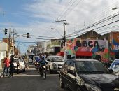 Ônibus derruba com poste no Centro de Maceió