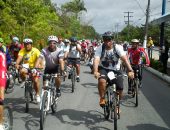 Ciclistas invadiram a via para cobrar do poder público a implantação de uma ciclovia na Avenida Fernandes Lima.