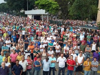 Trabalhadores da VW entram no 9º de greve em São Bernardo do Campo (SP)