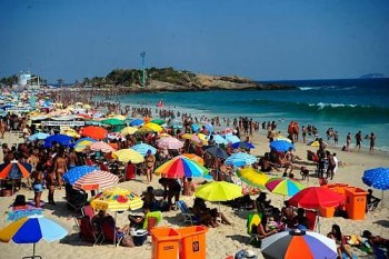 O Movimento Praia Viva lança campanha de conscientização para manter as praias limpas, evitando a propagação de doenças e a degradação do meio ambiente e preservando a fauna marinha