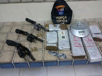 Operação no Conjunto Cidade Universitária resulta na apreensão de armas e drogas