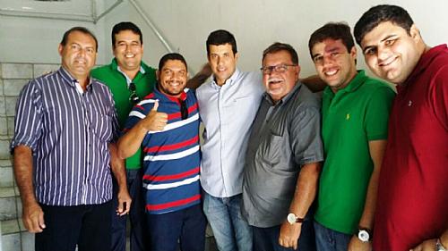 Hugo Wanderley com integrantes da nova diretoria da Uveal