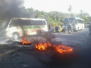 O protesto esta sendo realizado desde as primeiras horas da manhã desta sexta-feira, 9.