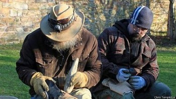 Cientistas dividiram 184 estudantes em cinco grupos que com instruções diferentes para aprender a fazer uma ferramenta de pedra