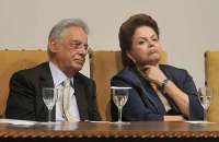 Fernando Henrique Cardoso ao lado da presidente Dilma Rousseff