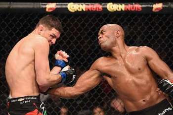 Anderson Silva está de volta. Na noite deste sábado, a lenda do MMA retornou às lutas depois de mais de um ano de hiato e derrotou Nick Diaz. Veja a seguir imagens do triunfo do brasileiro e das outras lutas do UFC 183