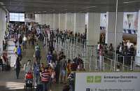 Movimento de passageiros no Aeroporto Internacional Juscelino Kubitschek, em Brasília, nesta sexta-feira (13) de carnaval