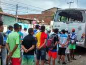O coletivo trafegava pelo bairro do Jacintinho quando foi interceptado pela polícia.
