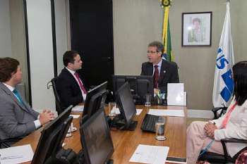 Governador apresenta ao ministro da saúde projeto do Hospital Metropolitano