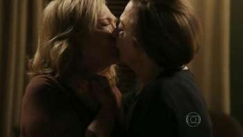 Nathália Timberg e Fernanda Montenegro em cena como Teresa e Estela em Babilônia