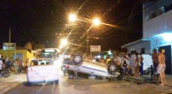 Militar perdeu o controle do carro e capotou no Santa Lúcia