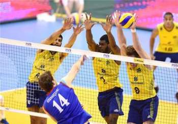 Nesta sexta, equipe brasileira acabou superada pela Sérvia, por 3 sets a 2, mas segue na liderança do grupo