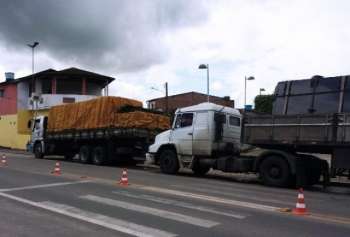 Ao todo 75 caminhões foram vistoriados