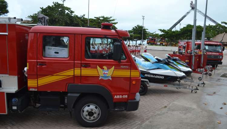 Algumas das viaturas e equipamentos adquiridos com a arrecadação de 2014